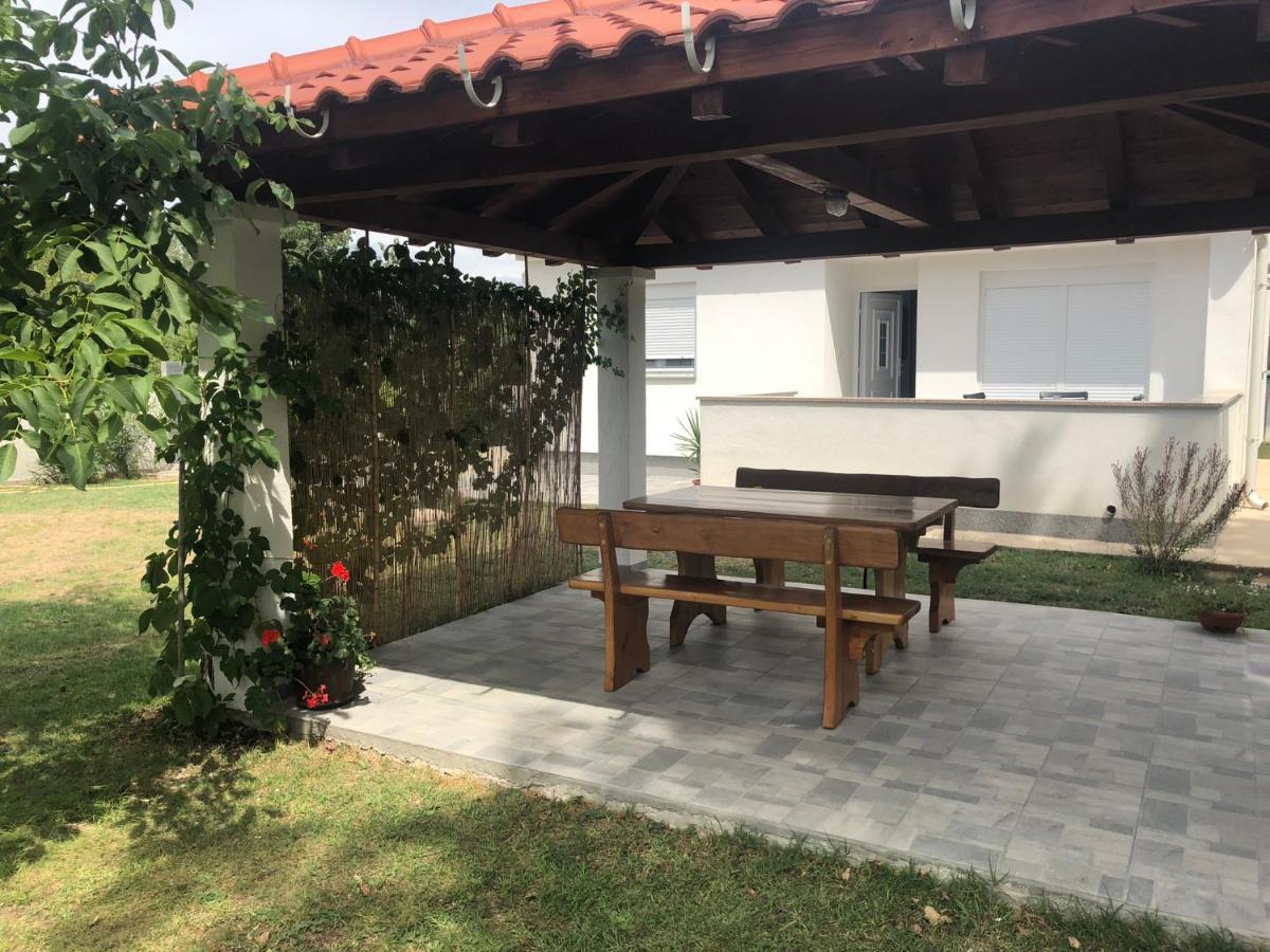 נין Holiday Home Visnja מראה חיצוני תמונה