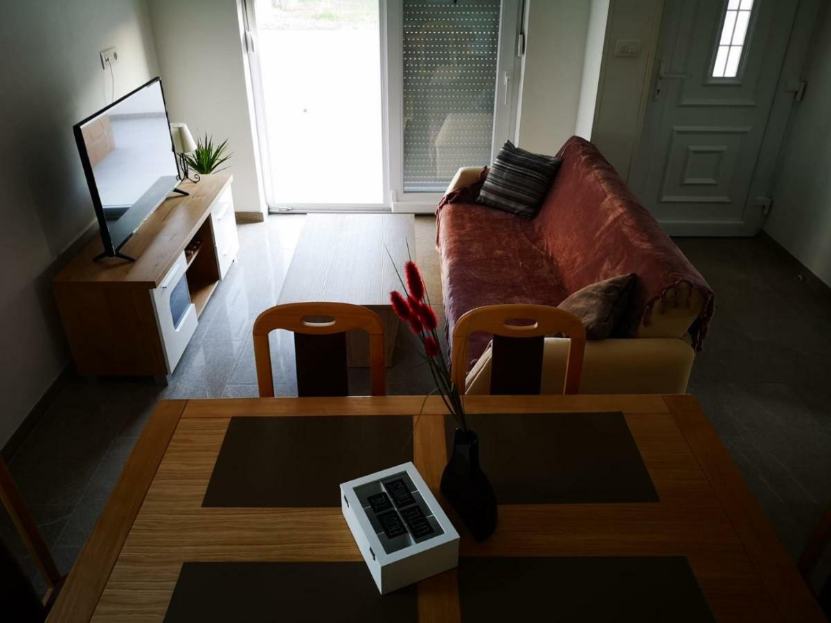 נין Holiday Home Visnja מראה חיצוני תמונה